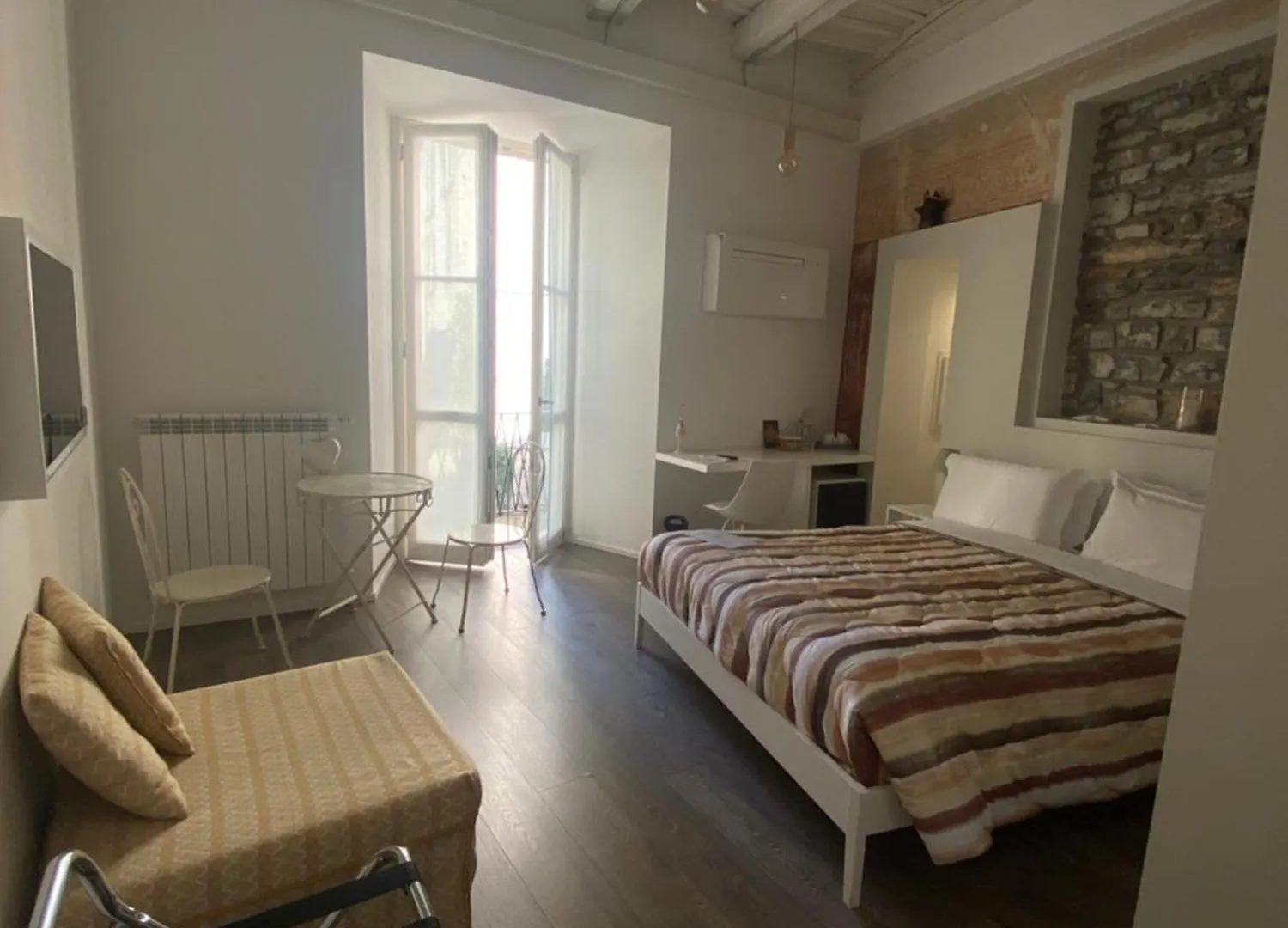 Rumi Rooms Como