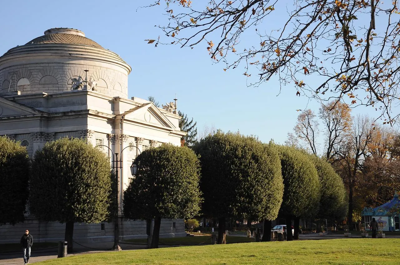Rumi Rooms Como 2*,